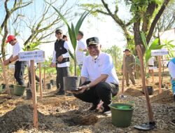 Tanam 1.000 Pohon di Hutan Kota Malvinas, Mahyeldi Serukan Aksi Nyata Cegah Banjir dan Krisis Iklim