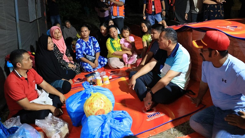 Walikota Pariaman datangi korban kecelakaan. (ist)