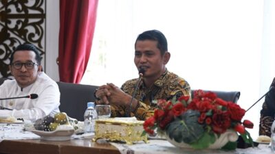 Bupati Jon Pandu dan Bupati Eka Putra.(ist)