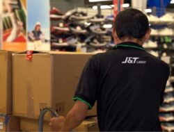 J&T Cargo Dukung Ekosistem Circular Economy Lewat Pengelolaan 8,2 Ton Waste Bersama Decathlon dan Yayasan KDM