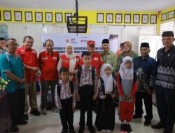 PMI Distribusikan 500 School Kit bagi Siswa Terdampak Bencana di Tanah Datar