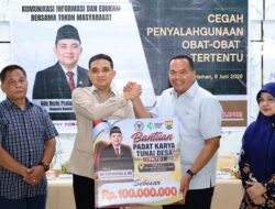 Anggota DPR Ade Rezki Pratama Salurkan Bantuan Sanitasi Rp100 Juta di Pariaman