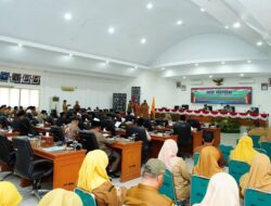 Bupati Tanah Datar Sampaikan LPj APBD Setebal 50 Halaman Pada DPRD