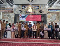Serahkan Bantuan Rehab Rumah 2026, Bupati Benni Warlis Ajak Masyarakat Kembali Makmurkan Masjid