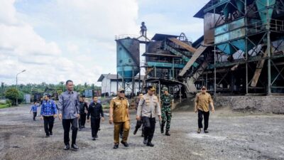 Bupati Pasbar sidak pabrik sawit. (ist)