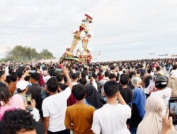 Ribuan Orang Saksikan Puncak Pesta Pesona Budaya Tabuik 2026