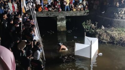 Prosesi Maambiak Tanah Awali Pesta Pesona Budaya Hoyak Tabuik Piaman 2026