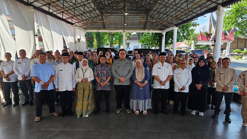 Penyerahan bantu bagi TKM pemula di Tanah Datar. (ist)