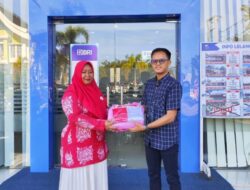 Semarakkan HUT ke-81 RI, BRI Cabang Painan Salurkan Bendera Merah Putih di Pesisir Selatan