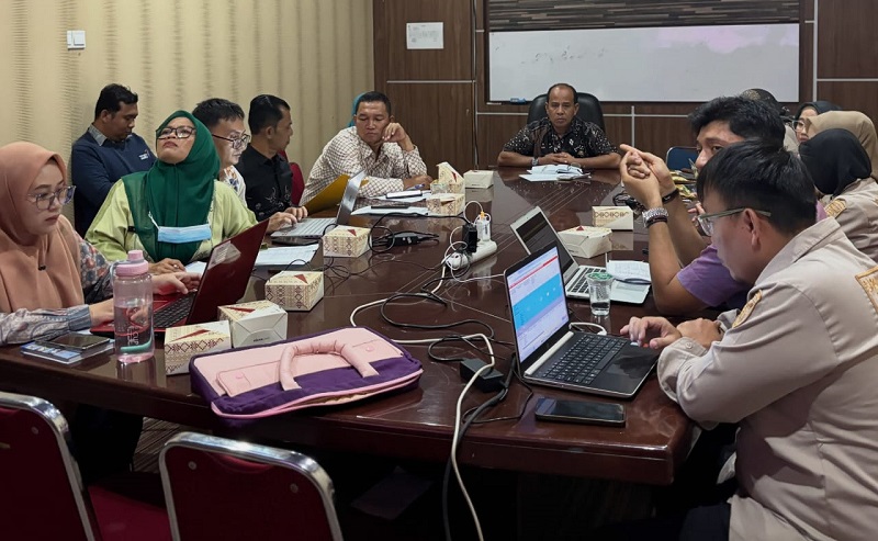 Tim Monev Barenlitbangda kunjungi Dinas Pariwisata Pemuda Olahraga Jumpat (10/7), tampak diterima langsung Sekretaris Dispora Irwan Junaidi,S.E dan jajaranya. subandi