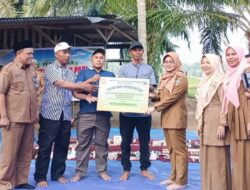Bupati Annisa Serahkan 12,5 Ton Benih Padi Biofortifikasi kepada 30 Kelompok Tani