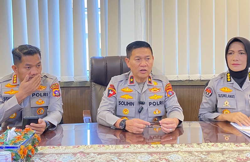 Wakapolda Sumbar memberikan keterangan pers. (ist)