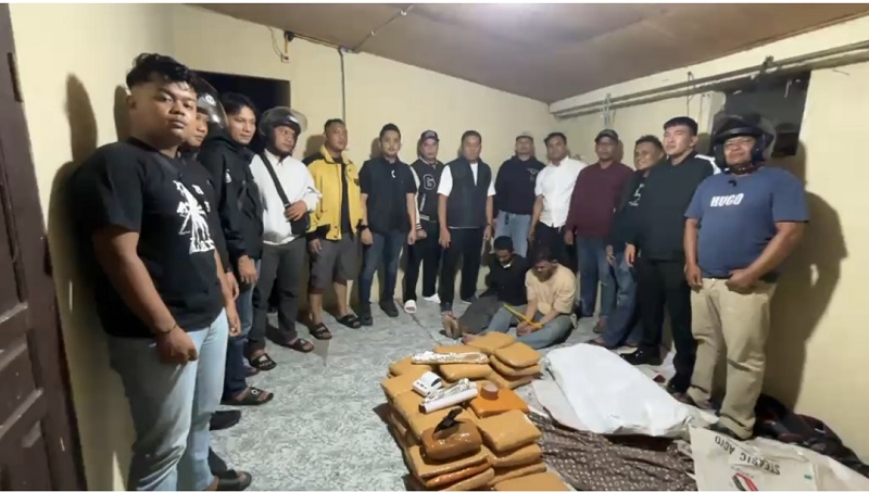Tersangka dan barang bukti. (ist)