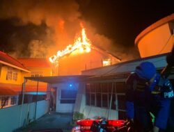 Gedung Inspektorat dan Bapenda Kota Padang Terbakar