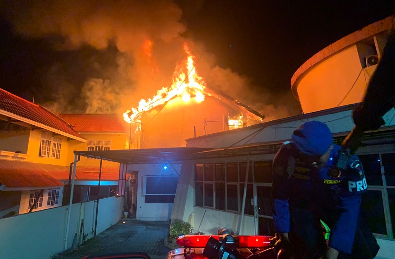 Kebakaran di gedung Inspektorat dan Bapenda Padang. (ist)
