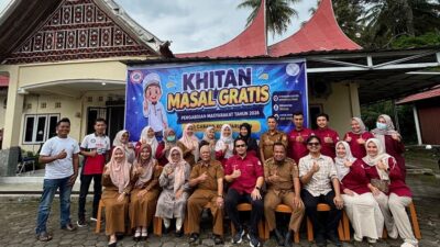 Ikatan Dokter Indonesia (IDI) Kota Pariaman Sumatera Barat menyelenggarakan bakti sosial sunatan masal Senin (6/7) di Kantor Desa Bungo Tanjung Kecamatan Pariaman Timur, Senin (Kasnadi )