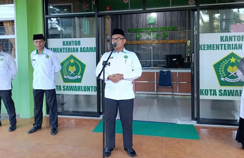Kasubag TU Kemenag Sawahlunto saat memberikan arahan.subandi