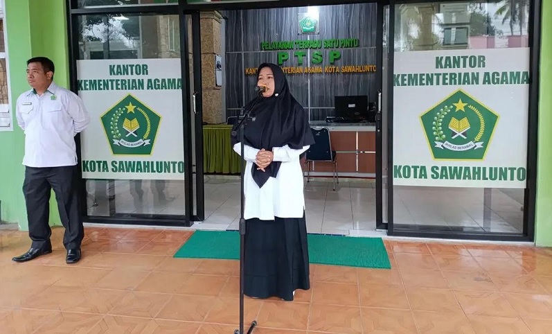 Ning Subekti sampaikan sambutan apel padi Senin (27/7). subandi