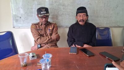 Walinagari dan Ketua KAN Sianok Enam Suku sedang menjelaskan kronologis pembangunan Koperaai Merah Putiah di Sianok. (ist)
