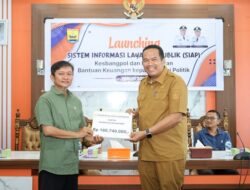 Walikota Pariaman Serahkan Bantuan untuk Parpol