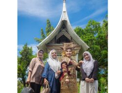 Lomba Busana Adat, IKWI Sumbar Juara Umum Tingkat Nasional