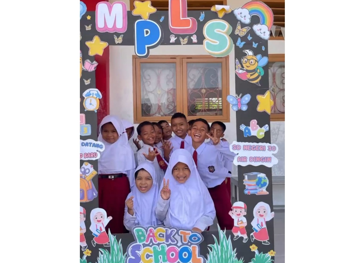 MPLS Ramah dan Seru Warnai Hari Pertama Sekolah di SDN 30 Air Dingin
