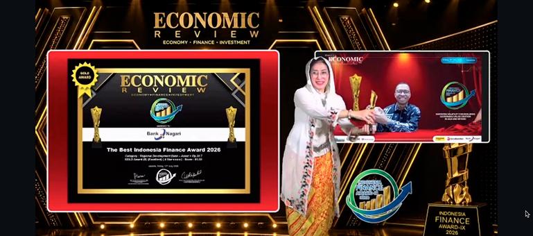 Direktur Keuangan Bank Nagari, Roni Edrian menerima penghargaan The Best Indonesia Finance Award 2026 pada kategori Regional Development Bank-Asset di atas Rp30 Triliun dengan predikat Gold Award (A)-- Excellent (4 Stars). IST