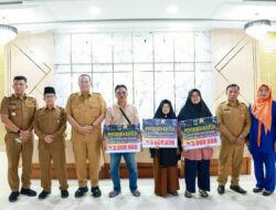 57 Warga Terdampak Bencana di Pariaman Terima Bantuan Modal Usaha