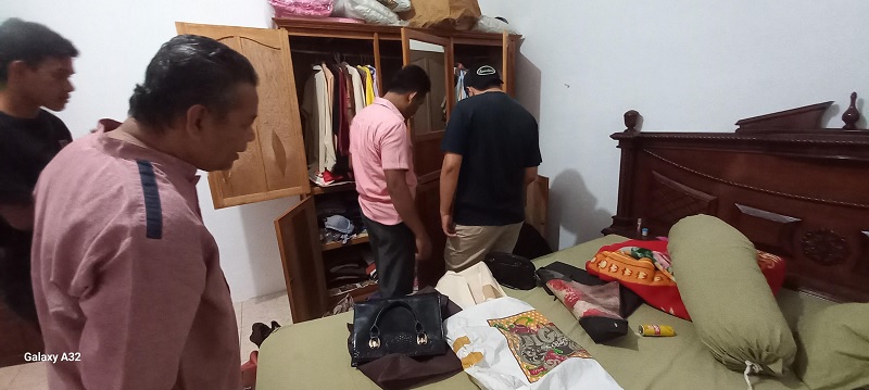 Pencuri membobol rumah Darmin (66) warga Perumnas Lembah Santur Desa Santur, Kecamatan Barangin, Sawahlunto, Jumat (10/7).