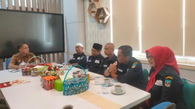 Suasana Sharing Informasi PMI dan Sekda Dharmasraya.