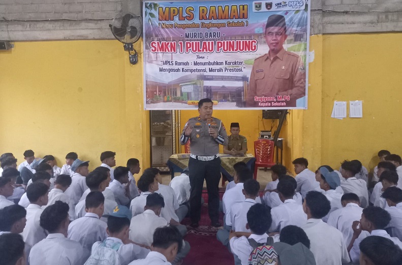 Kasat Lantas Iptu Wahyuli Amra dalam kegiatan sosialisasi.