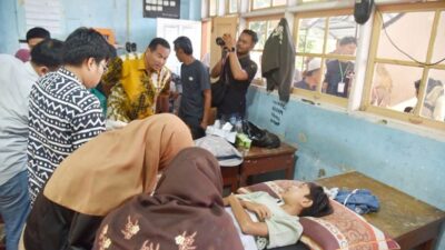 80 Anak Ikuti Khitanan Massal Gratis yang Digagas Angkatan 96 SMA N 1 Pariaman