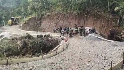 Pembukaan jalan baru di Ngari Nan Tujuag Kecamatan Palupuah Agam yang dikerjakan melalui program TNI Manunggal Membangun Desa/Nagari (TMMD/N) ke-129 tahun 2026 Kodim 0304 Agam.(Ist)