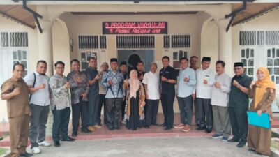 Anggota DPRD Kabupaten Agam dari lintas fraksi melakukan kunjungan studi banding tentang pengelolaan zakat ke Baznas Kabupaten Pesisir Selatan, Senin (20/7). (ist)