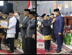 Muharlion Sematkan PIN Emas kepada Dua Tokoh Berprestasi di Hari Jadi Kota Padang