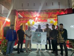 Mahasiswa KKN UNP dan UNIB Serahkan Peta Sebaran Fasilitas Pemerintahan kepada Nagari Pasir Talang Selatan