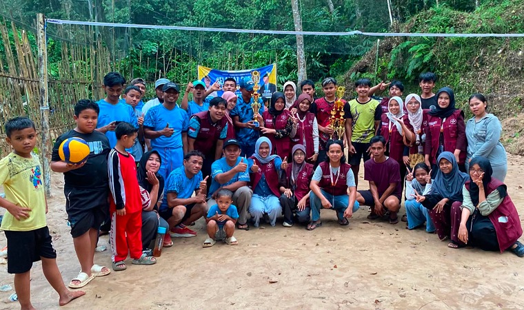 Turnamen Voli Jadi Media Pemberdayaan Masyarakat, Mahasiswa KKN Sukses Rangkul Warga Nagari Nan Tujuah