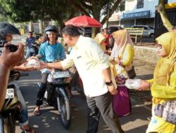 Momentum Ramadhan, DPD dan Fraksi Golkar Pasaman Berbagi Takjil
