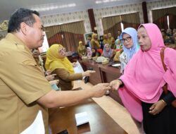2.897 Pekerja Rentan di Pariaman Terima Kartu BPJS Ketenagakerjaan