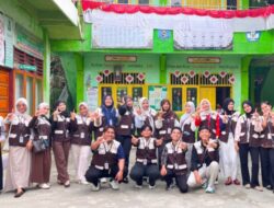 Mahasiswa KKN UNP Bangkitkan Digitalisasi Pemasaran Tenun Songket Lunto Barat