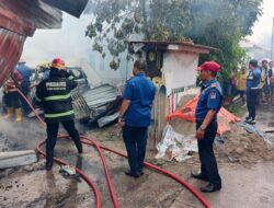 Rumah dan Toko PMD di Dadok Tunggul Hitam Terbakar