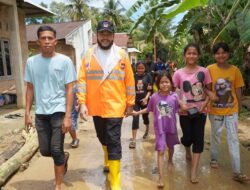 Wali Kota Tinjau Wilayah Terdampak Banjir, Instruksikan Percepatan Pembersihan Sekolah dan Permukiman Warga