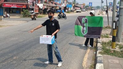 Aksi penggalangan dana HMI Cabang Dharmasraya.