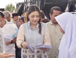 Pugusaha Reni Rahadian dan Pemko Pariaman Salurkan Bantuan untuk Ratusan Mustahik