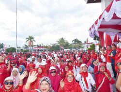 Ratusan Warga Meriahkan Jalan Sehat Berhadiah di Pariaman