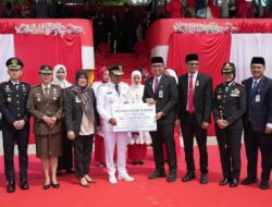 Bank Nagari Serahkan Dividen Rp7,99 Miliar dan CSR Pendidikan Rp120 Juta untuk Kabupaten Solok