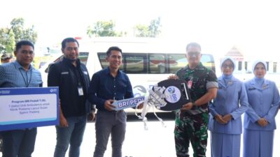 Perkuat Layanan Medis, BRI Peduli Serahkan Bantuan Ambulans Toyota Hiace ke Lanud Sutan Sjahrir