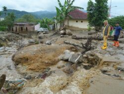 Sisir Lokasi Banjir Bandang Solok, Mahyeldi Minta Penanganan Darurat dan Pemulihan Dipercepat