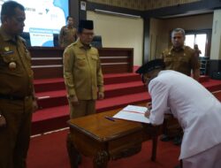 Walikota Zulmaeta Lantik 17 Aparatur Sipil Negara