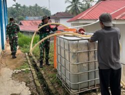 Kodim 0310/SS Salurkan Air Bersih bagi Warga Terdampak Kekeringan